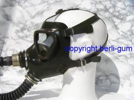 Gasmaske mit Kopfspinne und 2 Anschl�sse - Bild vergr��ern 